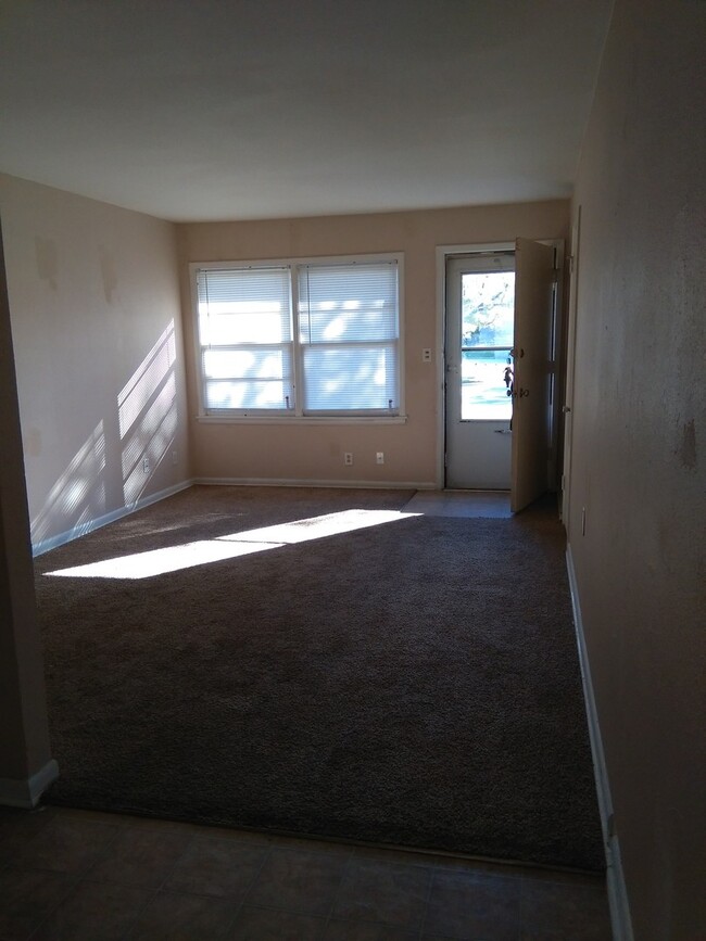 Building Photo - South City Hydraulic Units