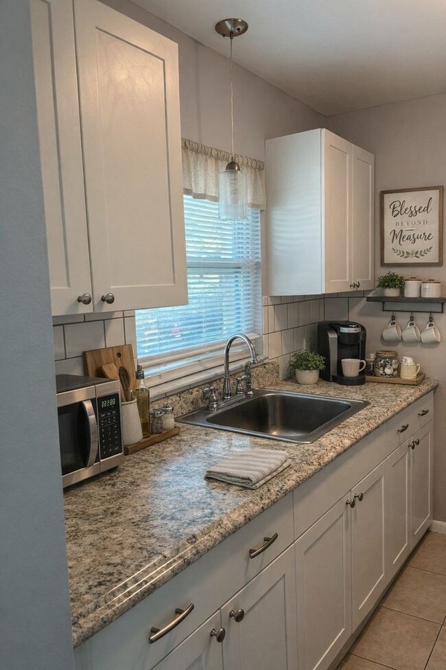 Building Photo - Vero Beach 2 Bedroom 1 Bath