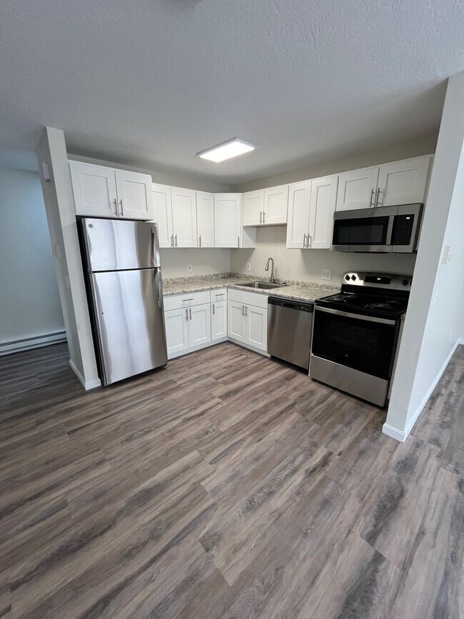 Building Photo - $750 Security Deposit & First Month's Rent!