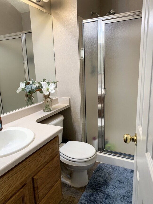 Building Photo - Evolve Real Estate: Fantastic Home with La...
