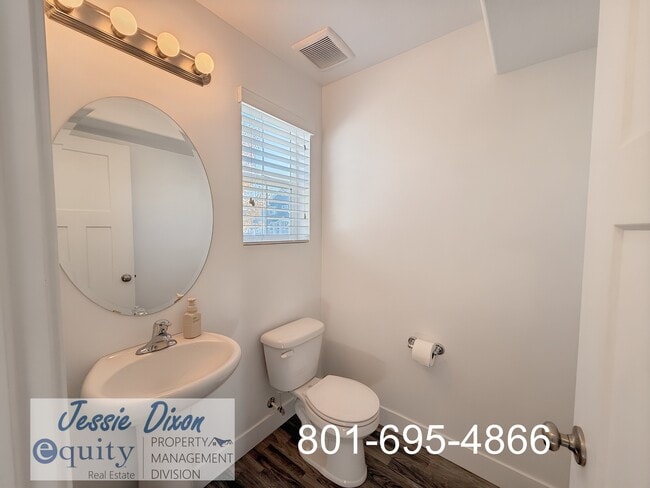 Building Photo - 1822 Parkview Dr