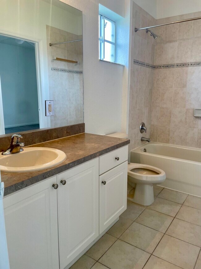 Building Photo - 4988 SE Mariner Garden Cir