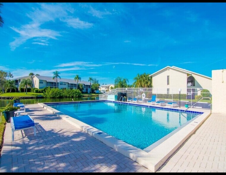 Building Photo - 1860 Robalo Dr