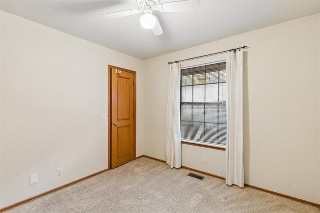 Building Photo - 1820 Chelsea Dr