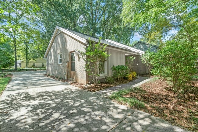 Building Photo - (Coming Soon) Beautiful Ranch Home in South Charlotte