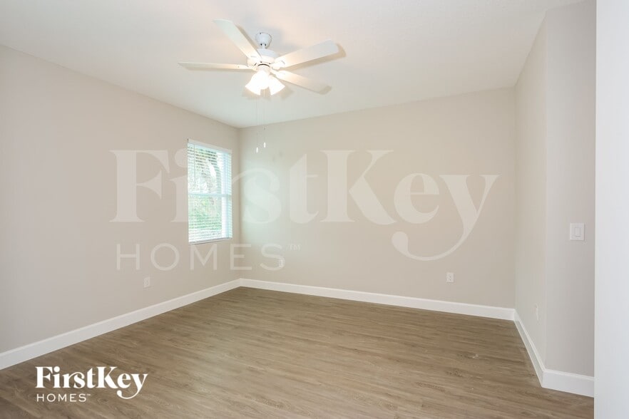 Building Photo - 216 Titan Rd SE