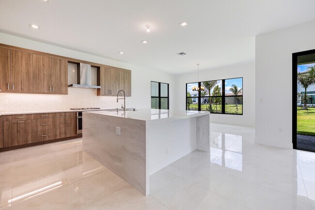 Building Photo - 9451 Riverside Pk Dr