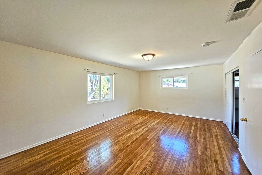 Building Photo - 3700 Glenwood Ave
