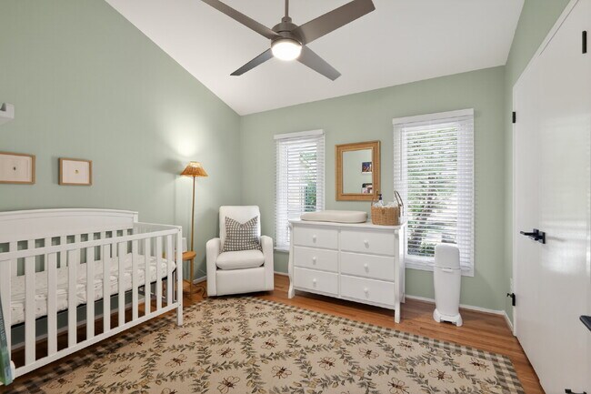 Building Photo - Elegant & Spacious Contemporary Townhome in Serene Potomac Enclave