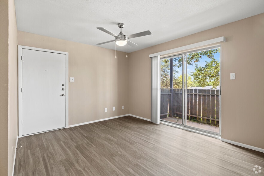 2BR, 2BA - 800SF - Living - Peaks at Live Oak