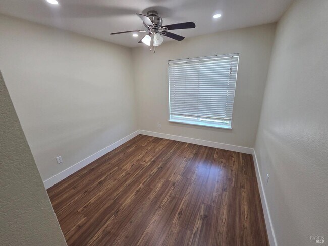 Building Photo - 616 Placer Ln