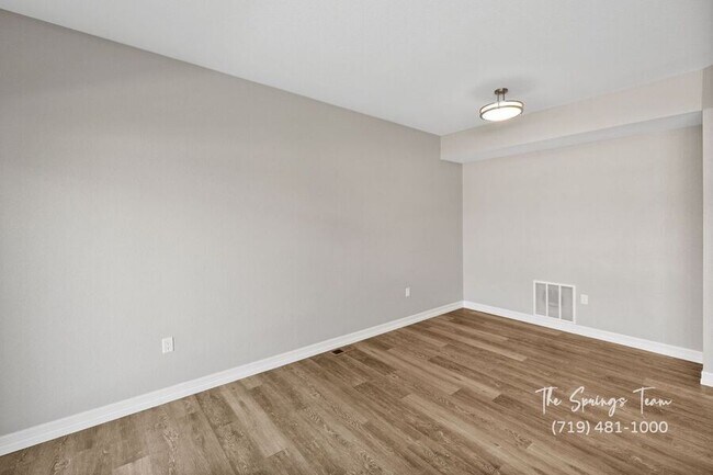Building Photo - 740 Brambleberry Hts