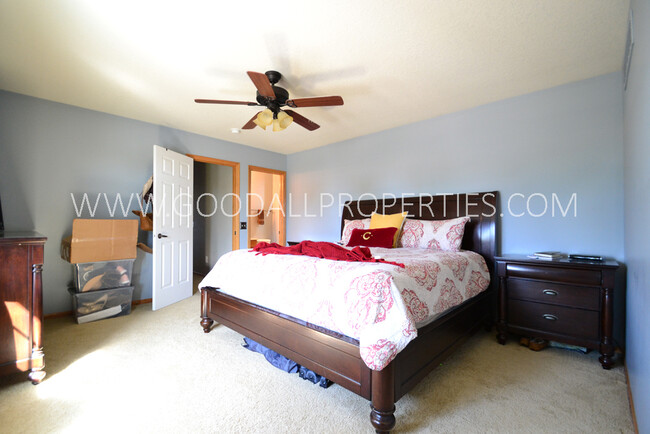 Building Photo - 3 bedroom 2 1/2 bathroom Single-Family Hom...