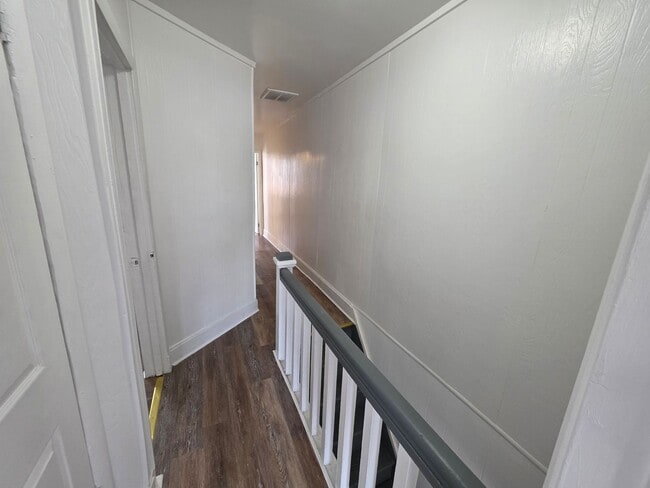 Building Photo - 1615 Lancaster Ave