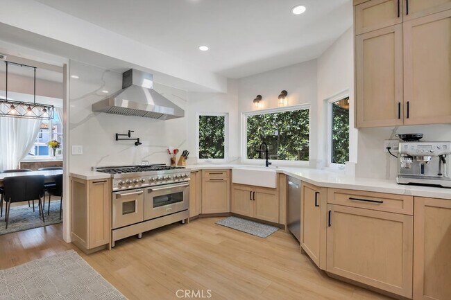 Building Photo - 29018 Tackaberry Ct