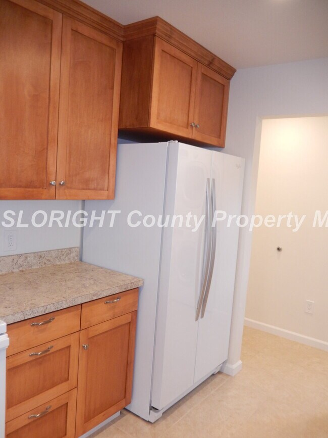 Building Photo - AVAILABLE AUGUST- Recently Remodeled - 1 Block from Poly