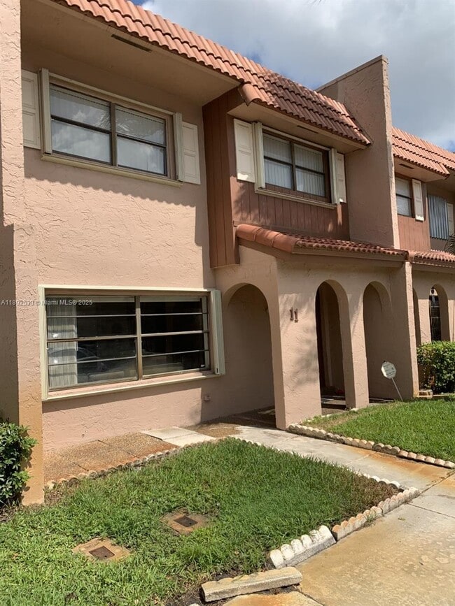 Building Photo - 11 Madrid Ln