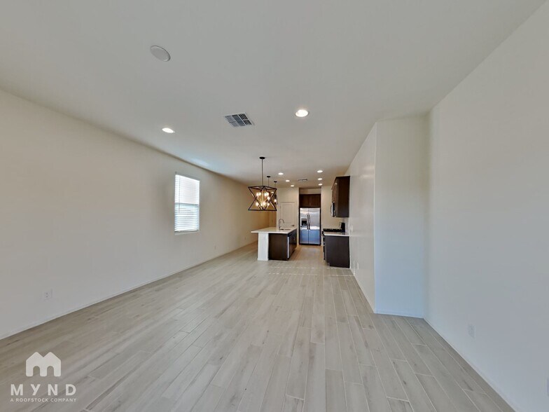 Building Photo - 11820 W Rancho Dr