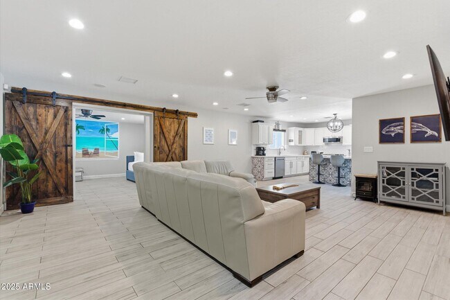 Building Photo - 2530 N 68th Pl