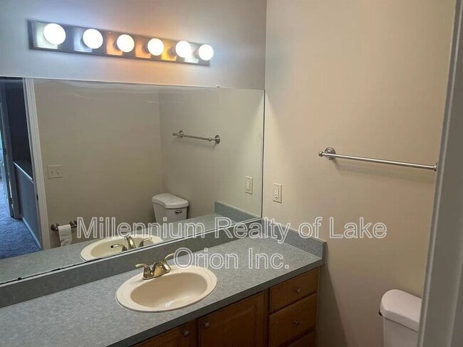 Building Photo - 50432 Bay Run S
