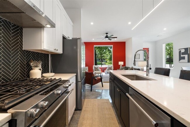 Building Photo - 1800 Singleton Ave