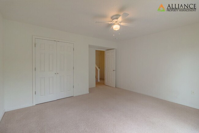 Building Photo - Balcony & Walkout Basement!