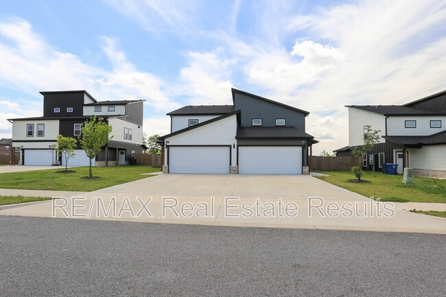 Building Photo - 1401 SW Poigai Wy