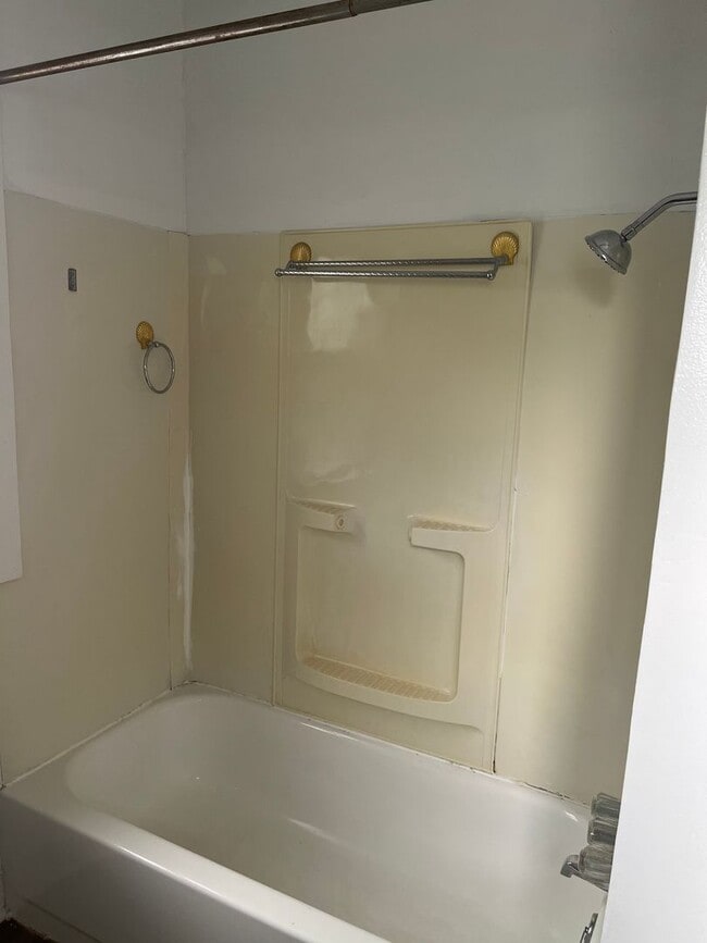 Building Photo - 3bd Single Cash Pay