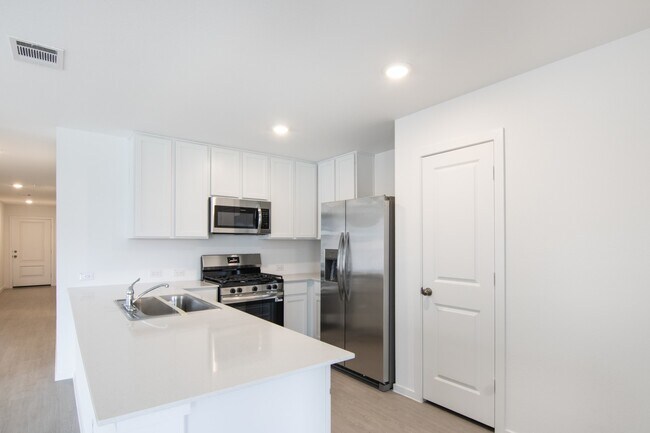 Building Photo - 25653 Rose Creek Dr