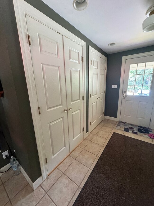 Building Photo - Beautifully Furnished Three Bedroom Home