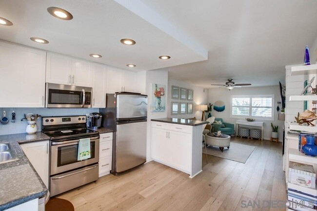 Building Photo - 5055 La Jolla Blvd