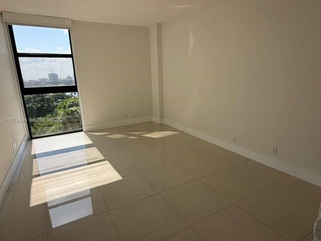 Building Photo - 20281 E Country Club Dr