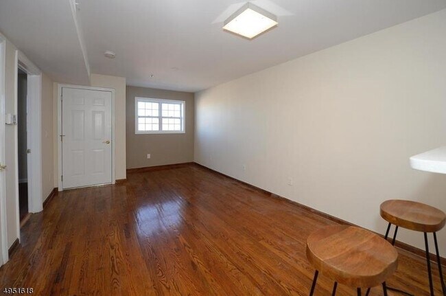 Building Photo - 318 54th St