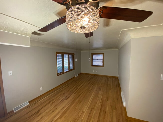 Building Photo - 6210 Franklin Ave