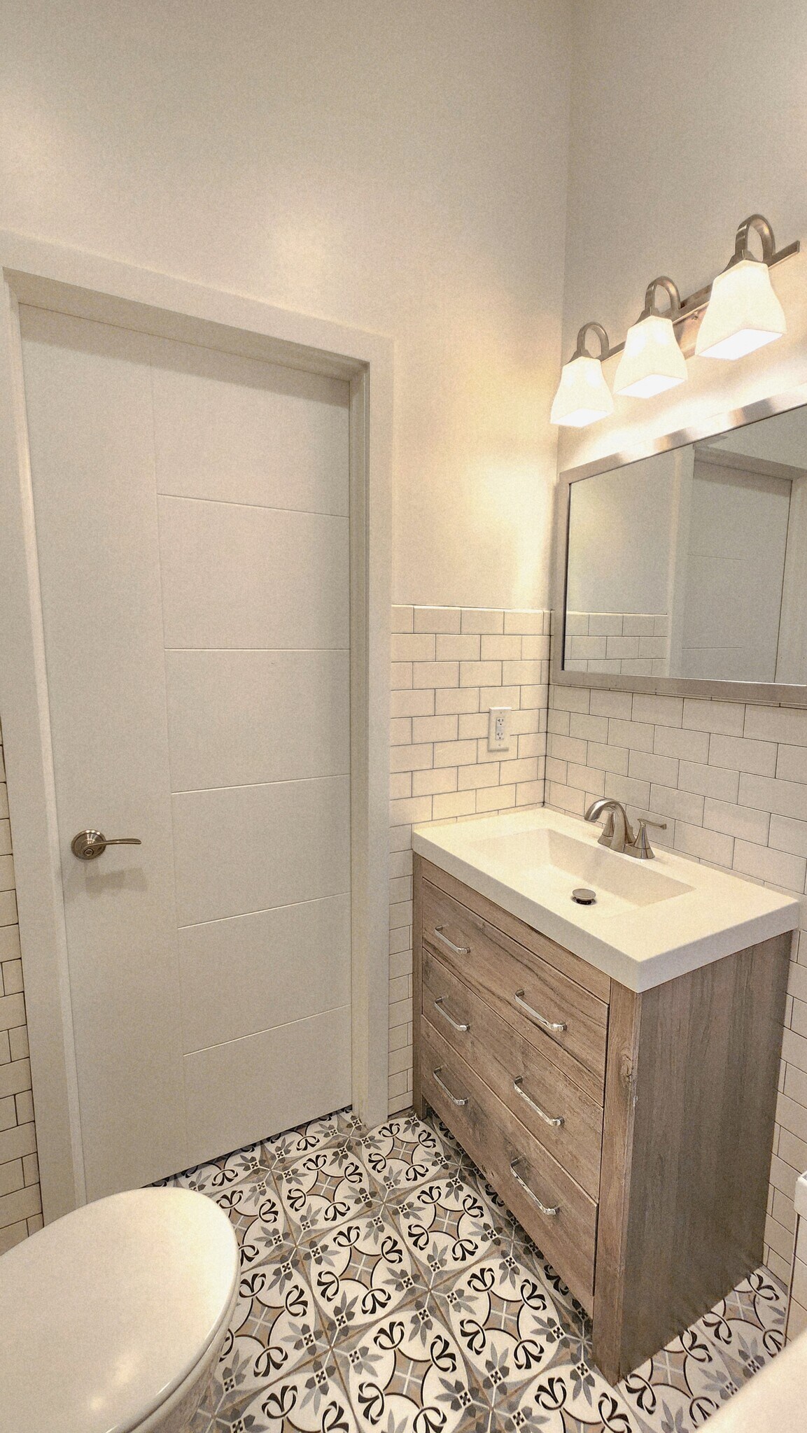 Building Photo - 2200 W 32nd St