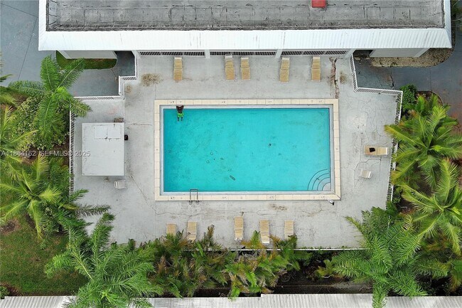 Building Photo - 17255 SW 95th Ave