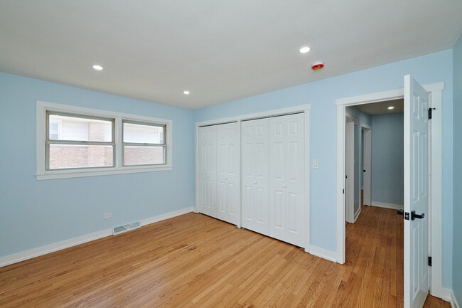 Building Photo - 8544 W Roseview Dr