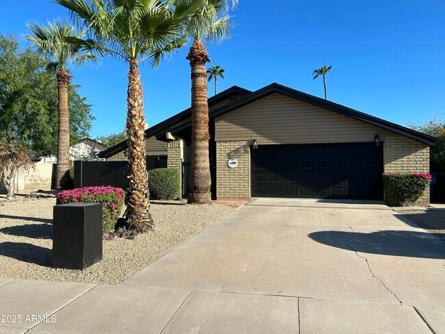 Building Photo - 2644 E Sylvia St