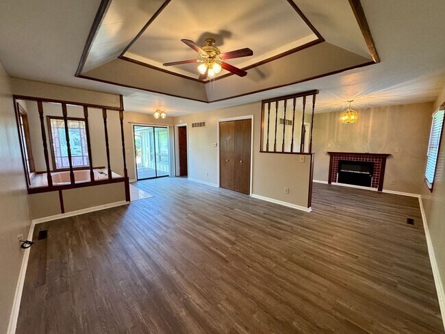 Building Photo - Spacious, Private Retreat in the Heart of the City