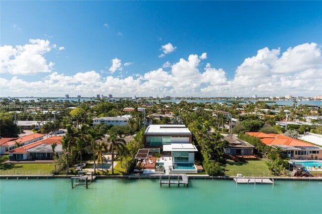 Building Photo - 9940 W Bay Harbor Dr