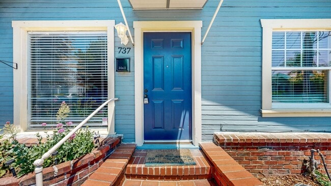 Building Photo - Charming 2 Bedroom 1 Bathroom Single Famil...