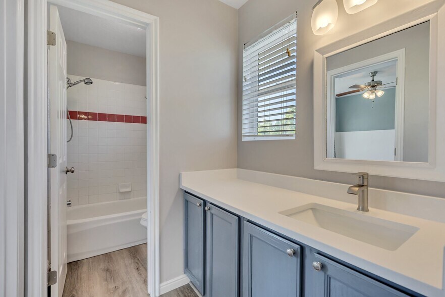 Building Photo - 8847 Mountain Vista Dr