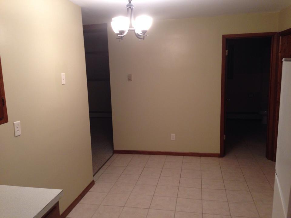 Building Photo - 829 Golf View Ln