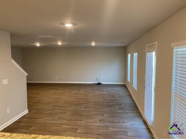 Building Photo - 119 River Birch Ln
