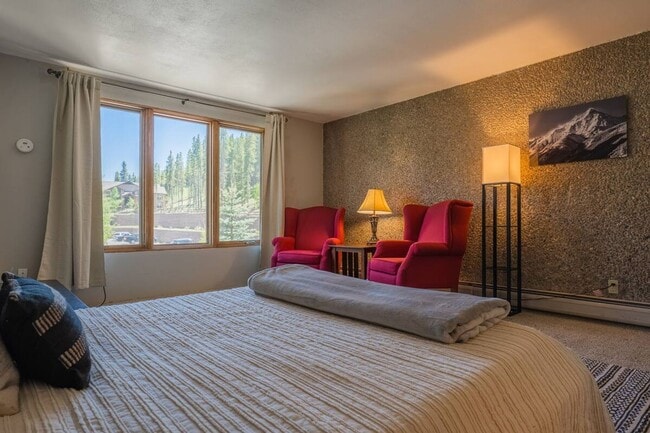 Building Photo - Walk to Main St and Gondola! Furnished!