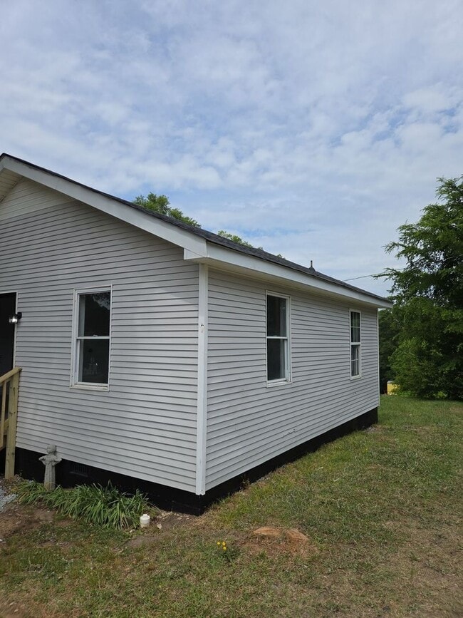 Building Photo - Newly remodeled home is located in Lancaster, SC 29720.