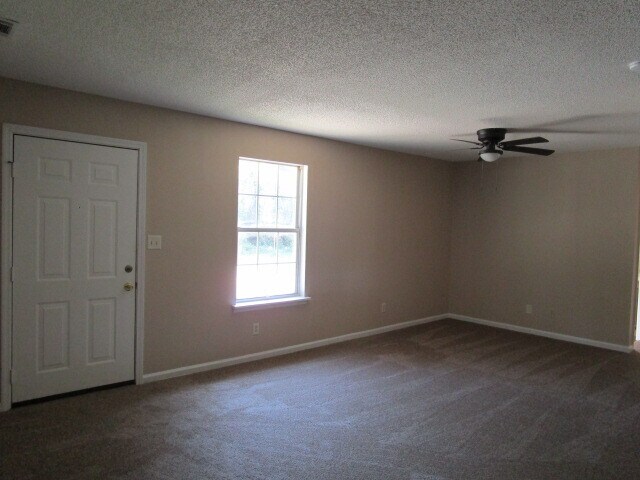 Building Photo - 102 Dylan Dr