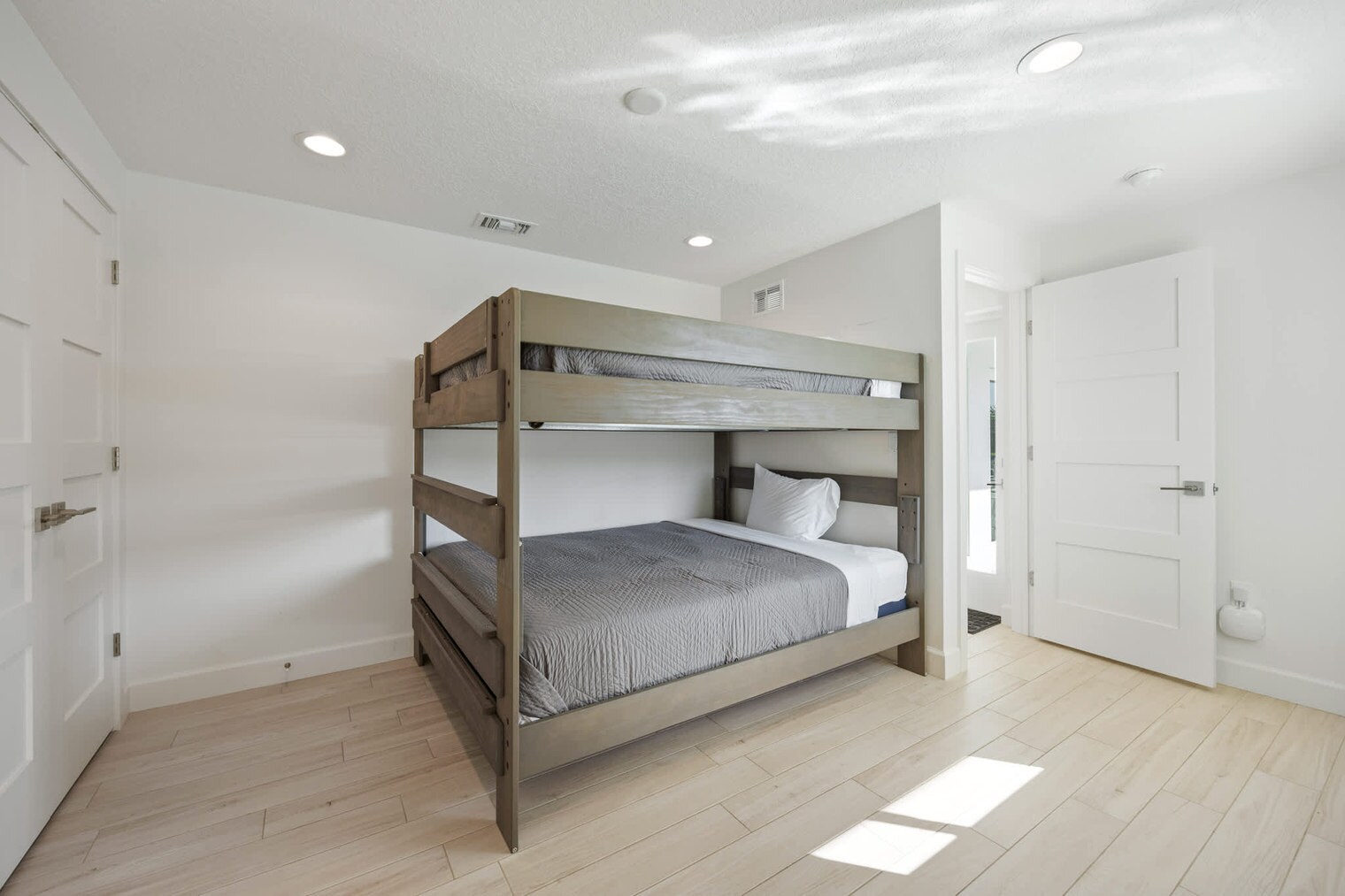 Building Photo - 220 June Dr