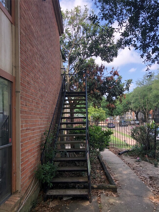 Building Photo - 10100 S Gessner Rd