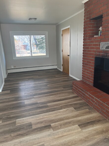 Building Photo - 1235 10th St W